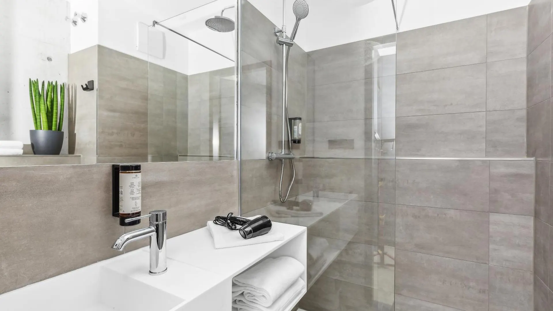 Nena Apartments Muenchen City East 0*, Monachium